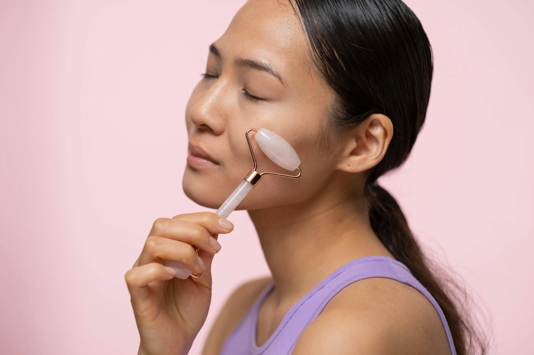 Skin treatment with jade roller